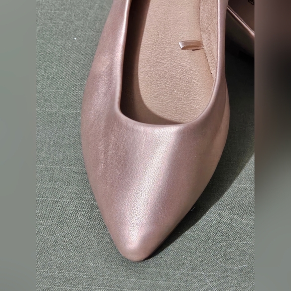 Amazon Essentials Women's Rose Gold Flats Size 6.5 - Picture 3 of 11
